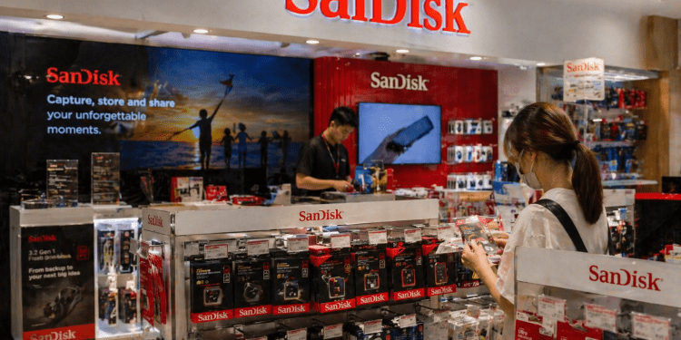 SanDisk soars 7% as AI memory boom drives record highs