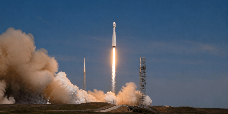 SPCE stock price forecast: why Virgin Galactic is soaring and why it may crash